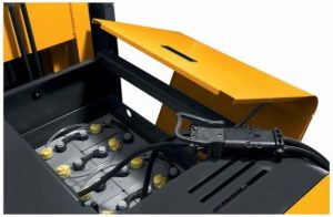 چگونه باتری لیفتراک را شارژ کنیم؟